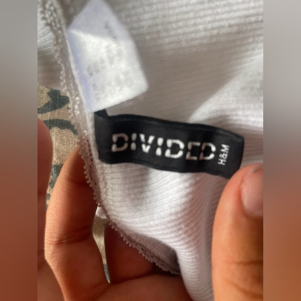 White Ribbed Button Crop Top - Picture 3 of 4